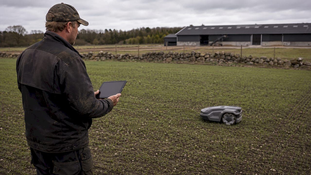 Robotklippare säkerhet på jordbruksmark: guide 2026