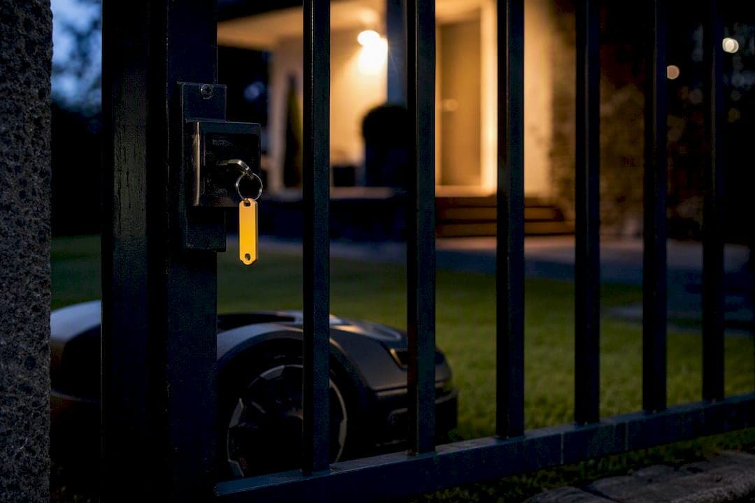 Robotgräsklippare försäkring: vad villaägare faktiskt behöver veta